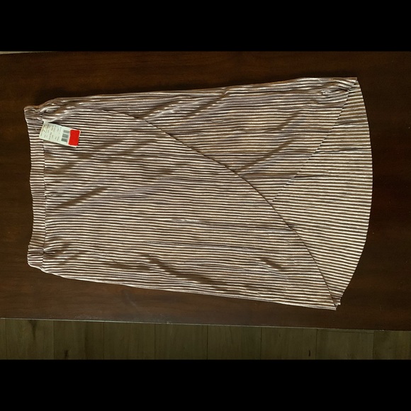 Satin asymmetrical high low skirt - Picture 1 of 2